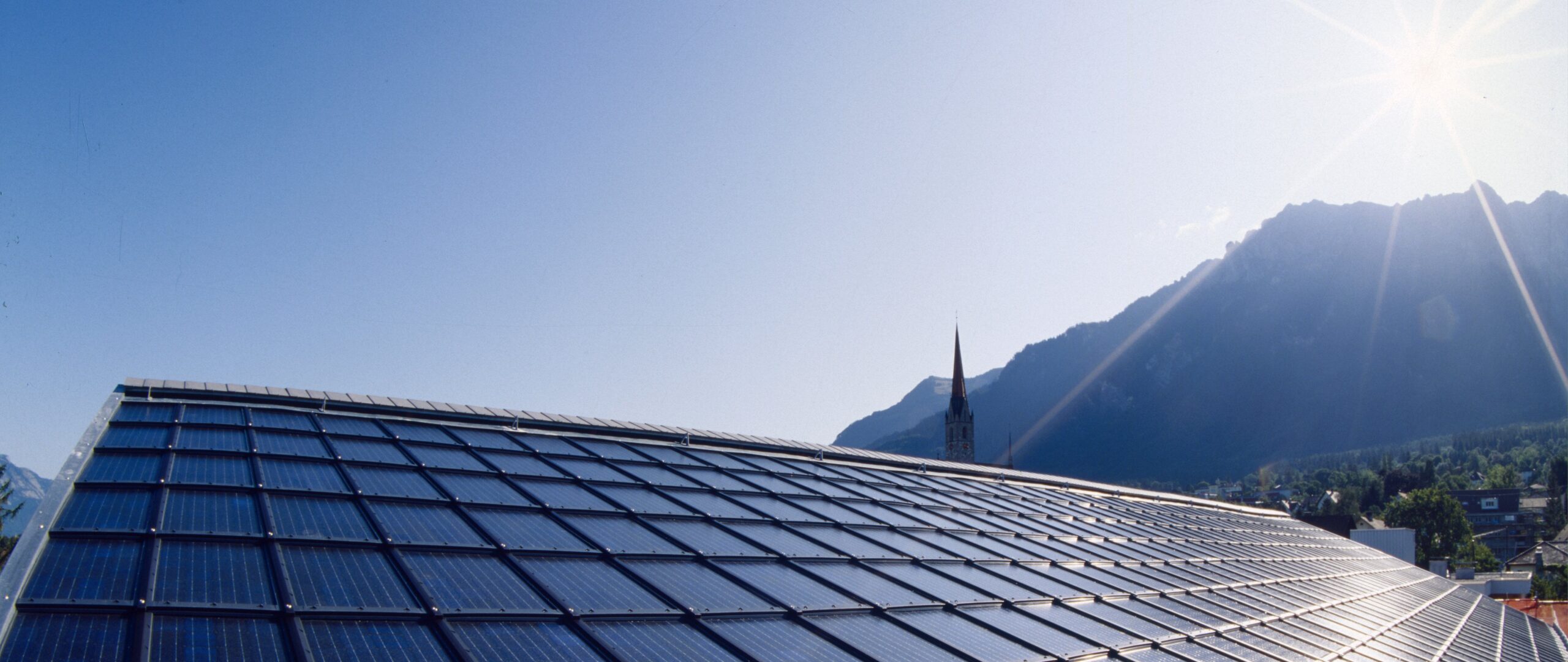 Neue Schätzung des PV-Potenzials für Liechtenstein (2023) der Solar­g­enossen­­schaft